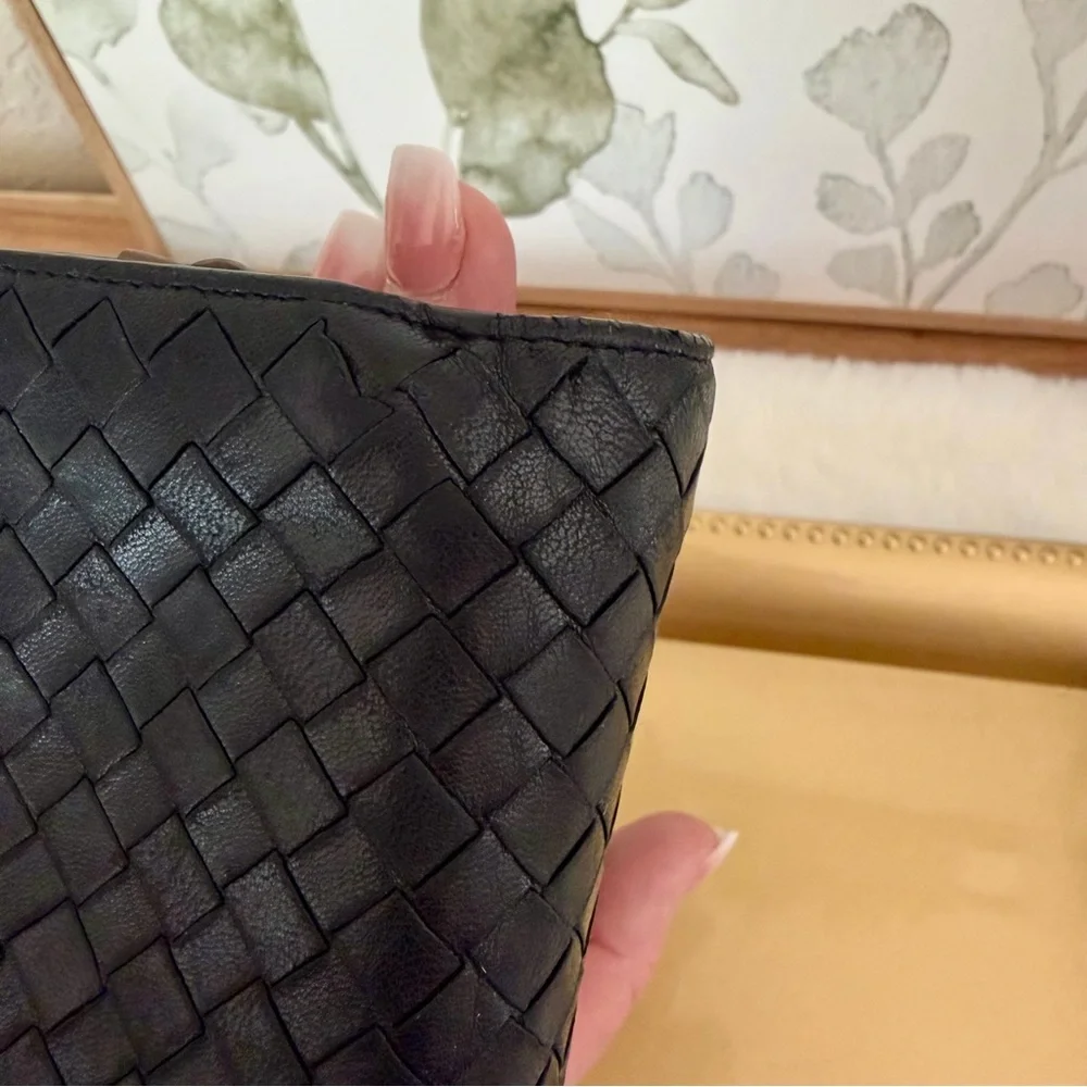 Bottega Veneta Black Intrecciato Leather Wallet - Picture 13 of 16